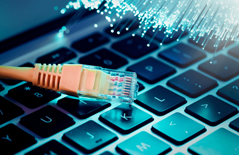 Fibra óptica: o futuro da internet de alta velocidade - AGS TELECOM